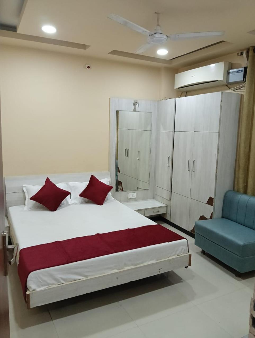 אינדורה Hotel Tirupati Palace מראה חיצוני תמונה